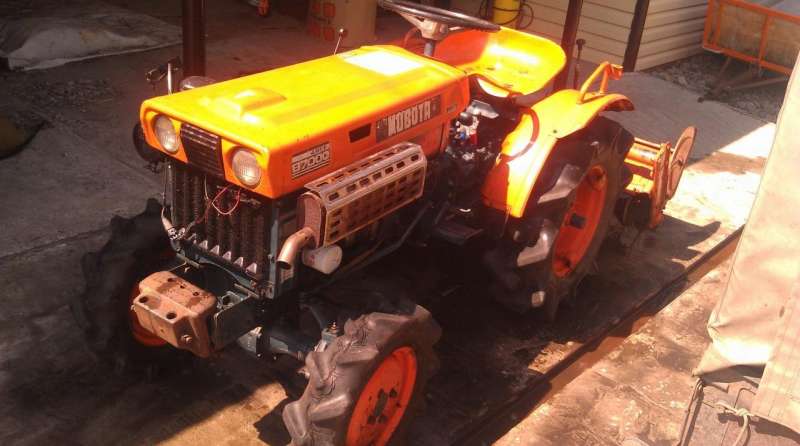 Минитрактор Kubota B7000 с фрезой