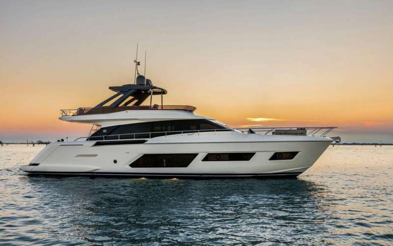 Яхта Ferretti Yachts 670