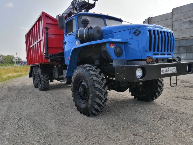 Ломовоз Урал с гидроманипулятором Майман-110С