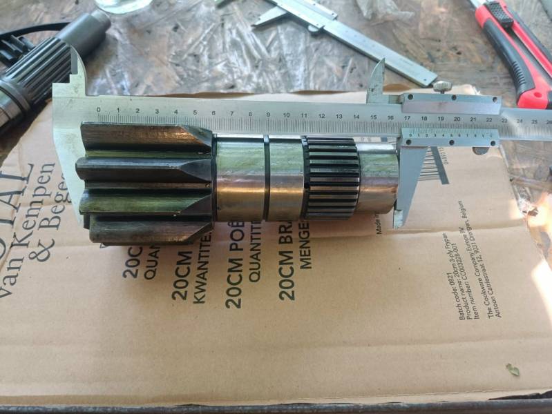 Yanmar B37 вал редуктора поворота башни