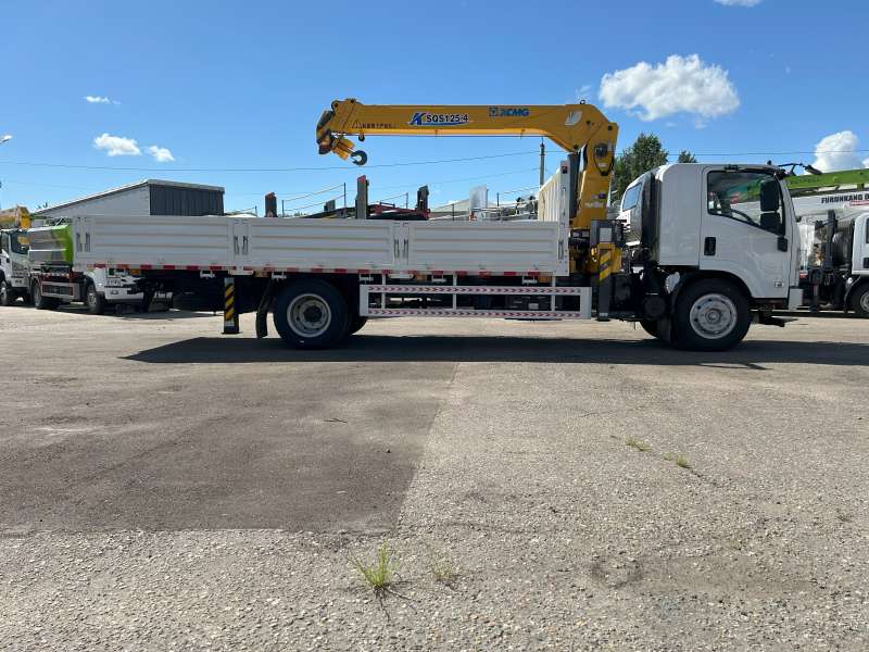 Isuzu 139kw, спальник,4х2 , гп 6 т, КМУ гп 5 т