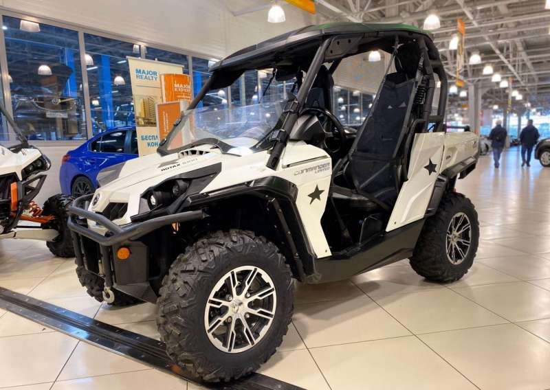 BRP Can-Am Commander 1000 LTD