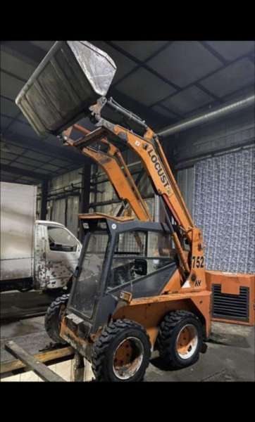 Продам мини погрузчик Locust 752