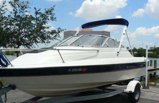 Катер каютный Bayliner 192