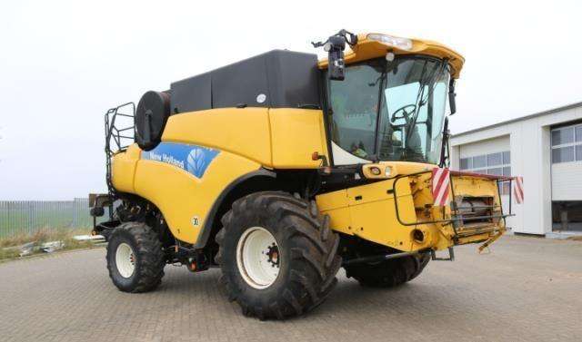 Зерноуборочный комбайн New Holland CR 9080
