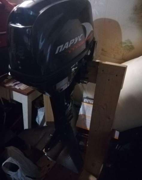 Продам лодочный мотор 9.8 Парус