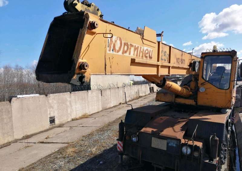 Кран самоходный Юргинец кс-5871 г/п 25т Нерабочий