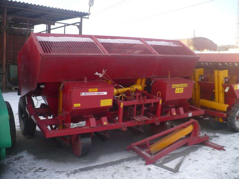 Картофелесажалка полунавесная четырехрядная Л-207