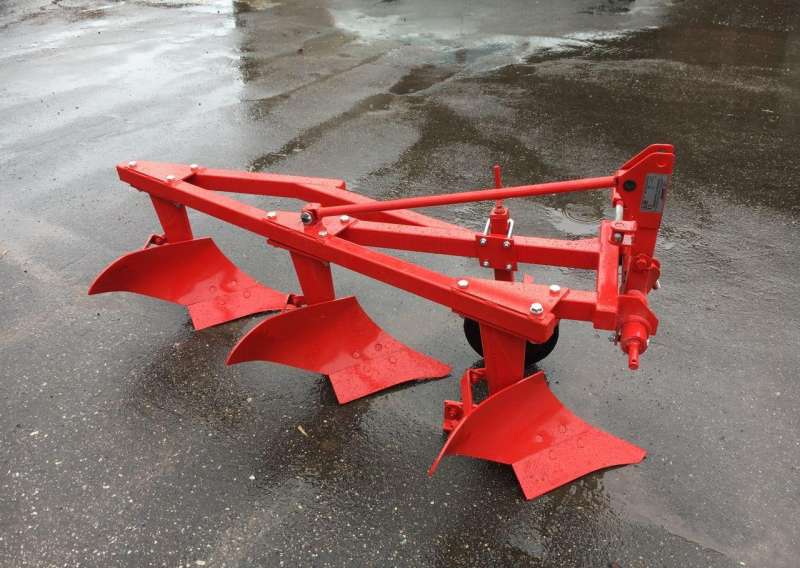 Плуг 3х корпусный Wirax U018 огородник