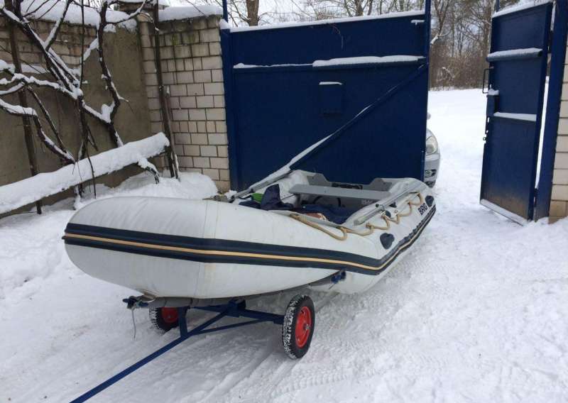 Моторная лодка Бриг-380