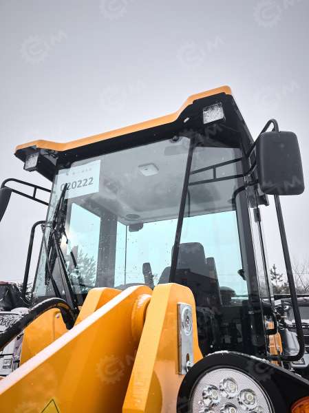 Yugong 933 с быстросъемом с грузоподъёмностью 3 т