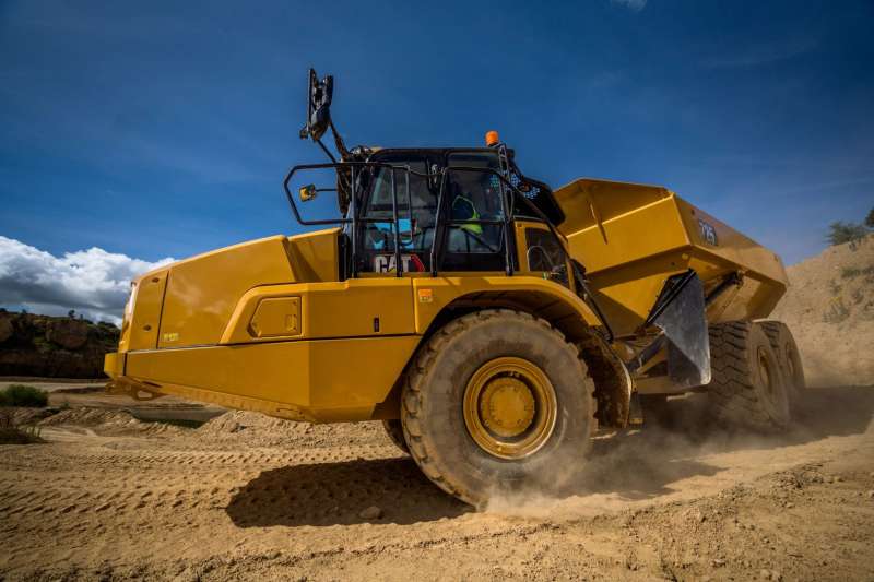 Карьерный самосвал Caterpillar 725 Next Generation