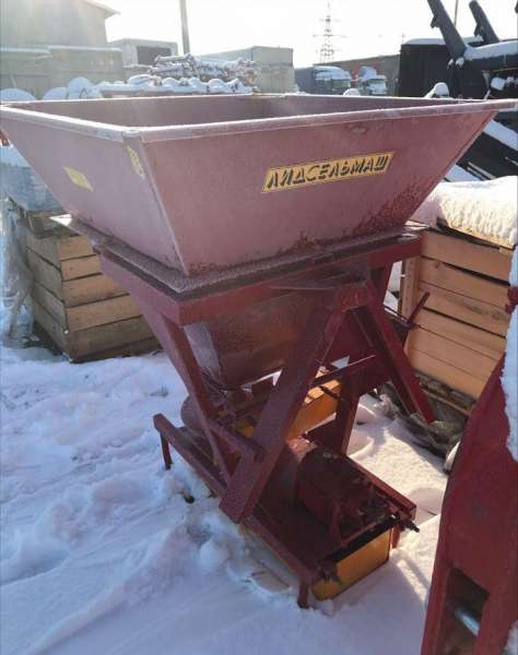 Разбрасыватель песка на 500 кг навесной на мтз