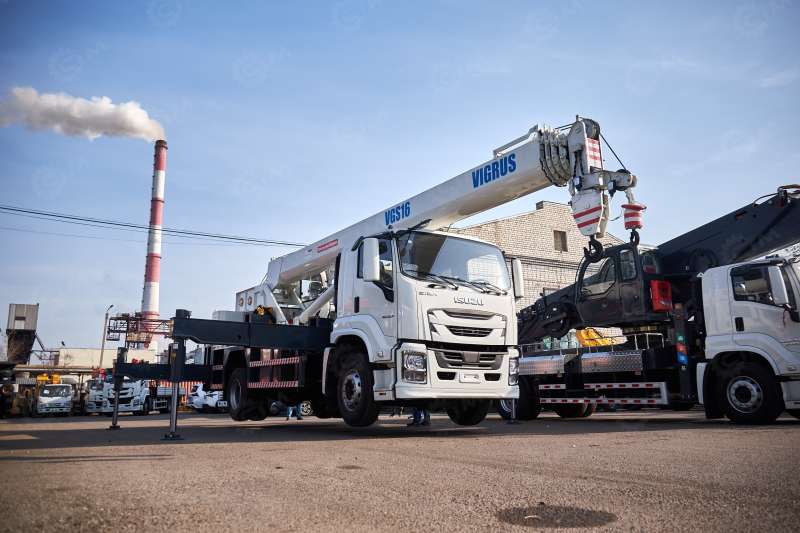 Автокран на шасси Isuzu 4x2 151кВт гп 16т
