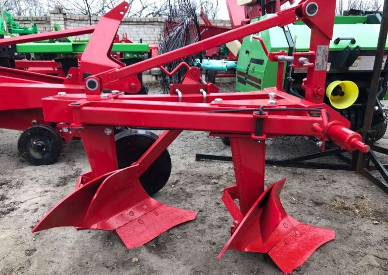 Плуг польский навесной Wirax U018