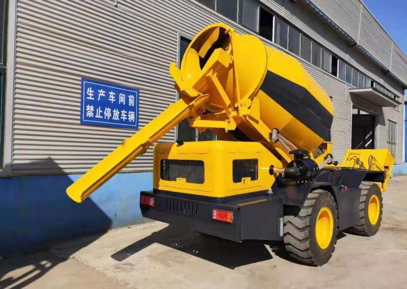 Самоходный бетоносмеситель RedStar HK 3.0