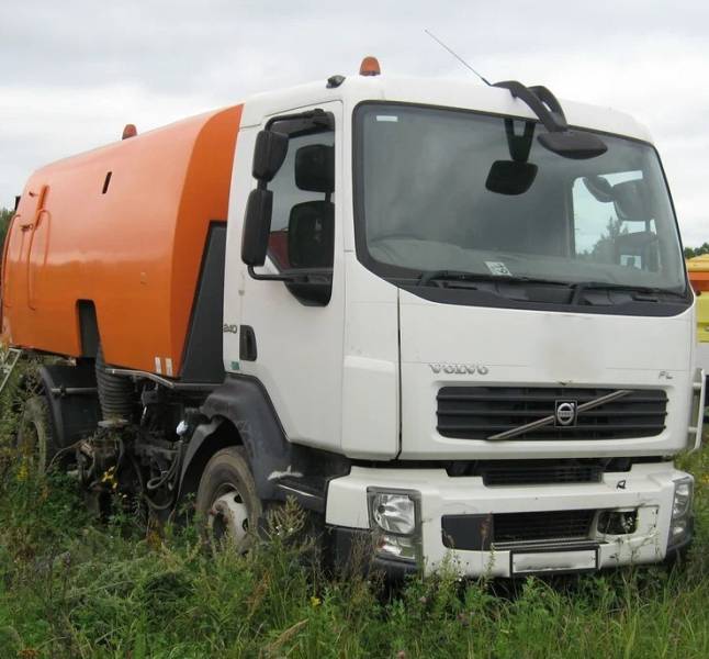Машина дорожная комбинированная ЭД 200-03 шасси Volvo