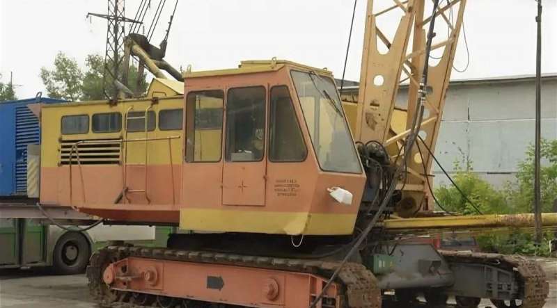 Продам сваебойную установку на базе дэк -251