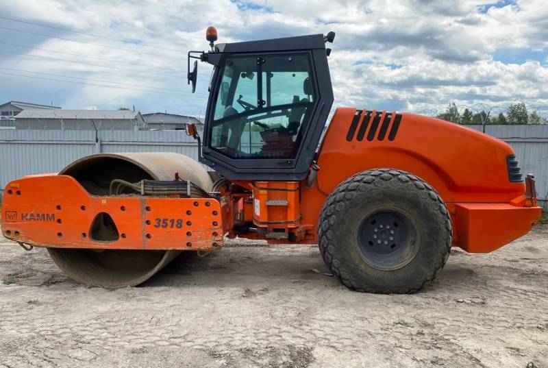 Каток грунтовый вибрационный Hamm 3518