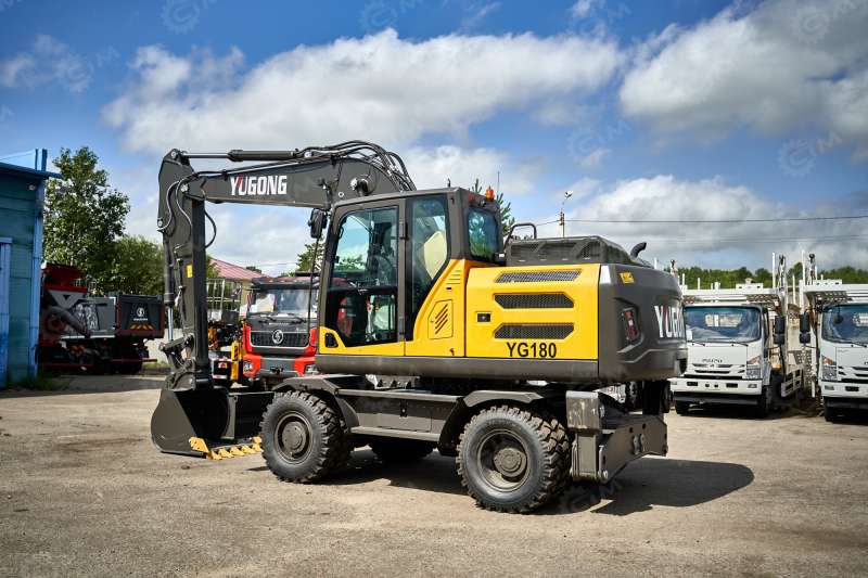 Колесный экскаватор Yugong YG180