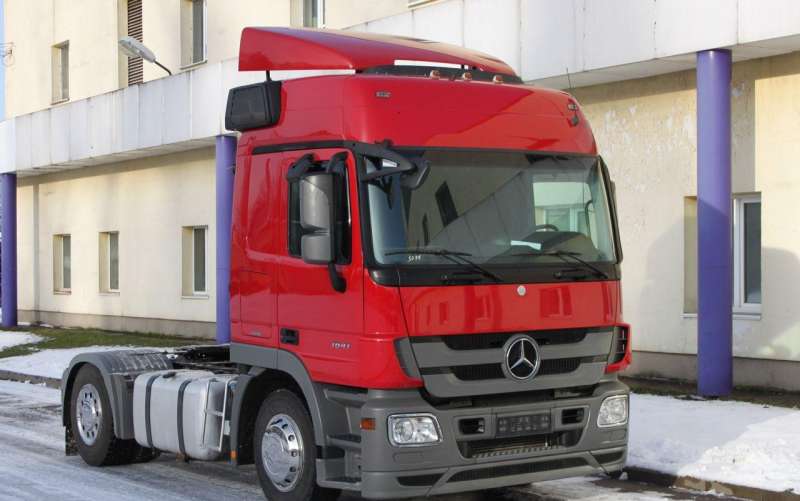 Тягач Мерседес Актрос Mercedes-Benz Actros 2015