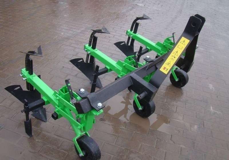 Окучник 2-х рядный Бомет Польша для картофеля