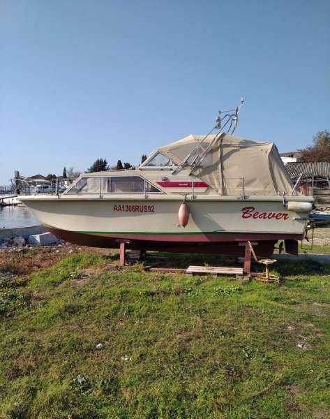 Каютный катер "поларис 770 альфа"