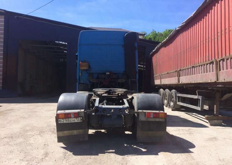 Грузовой тягач седельный mercedes-benz actros 183