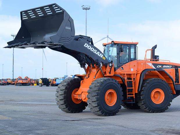 Колёсный погрузчик Doosan DL550