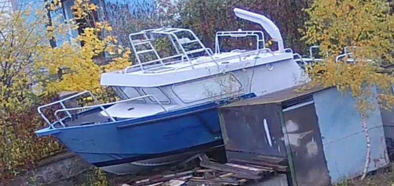 Корпус скоростного алюминиевого катера длиной 10 м