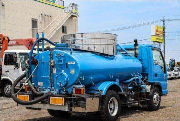 Ассенизатор 3,7 куба isuzu ELF