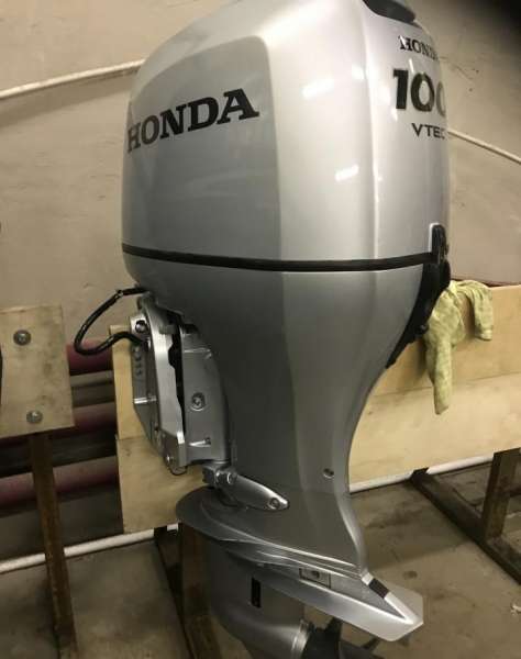 Подвесной лодочный мотор Хонда 100