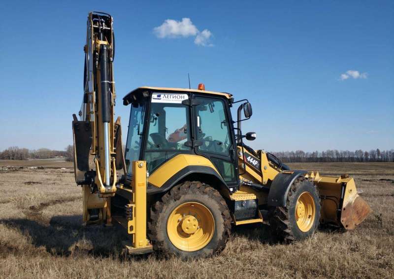 Продается экскаватор погрузчик caterpillar 444F2