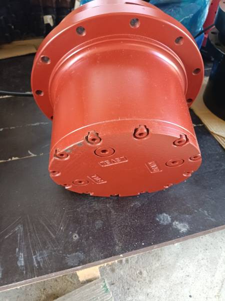 KYB MAG 33V 550F 3 Бортовой редуктор хода и гидромотор