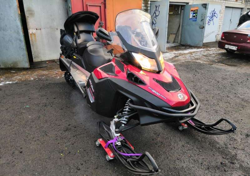 BRP Ski-Doo Expedition SE 1200