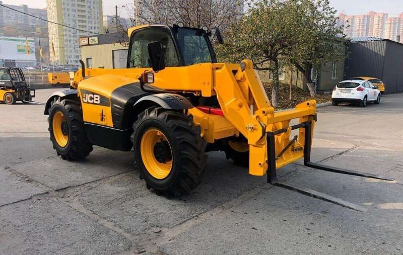 Телескопический погрузчик JCB LOADALL 531-70, 2012