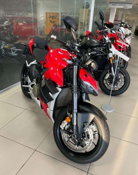 Ducati streetfighter V4