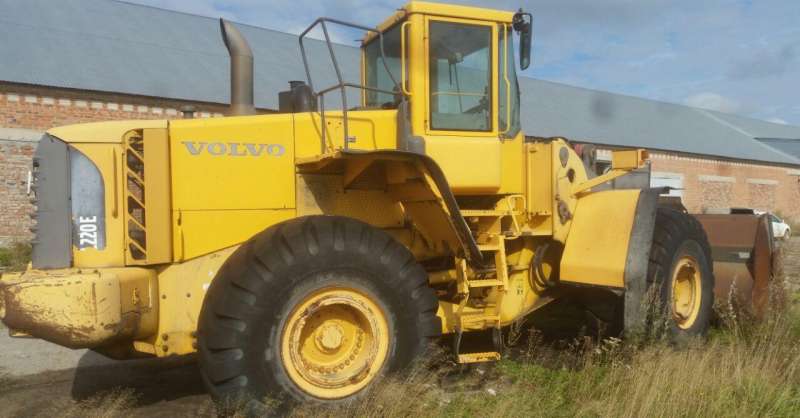 Продам фронтальный погрузчик volvo L220E