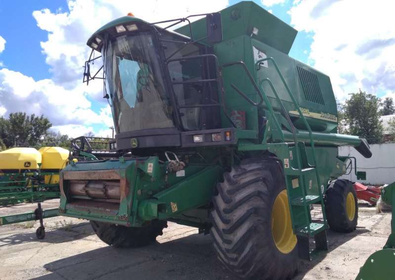Зерноуборочный комбайн John Deere 1550