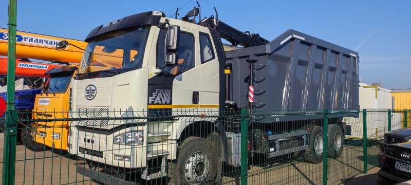 Ломовоз FAW с манипулятором