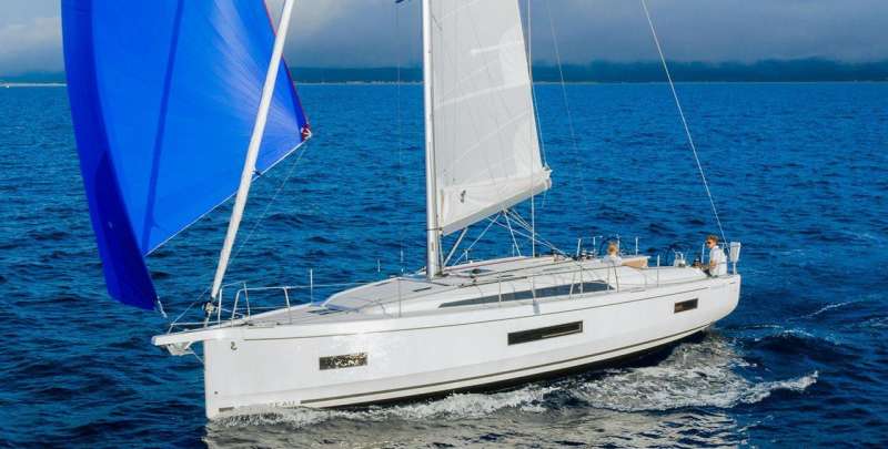 Парусно-моторная яхта Beneteau Oceanis 40.1