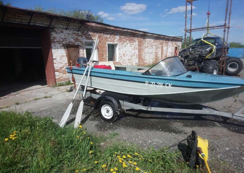 Моторная лодка Днепр с мотором ямаха эндуро 40