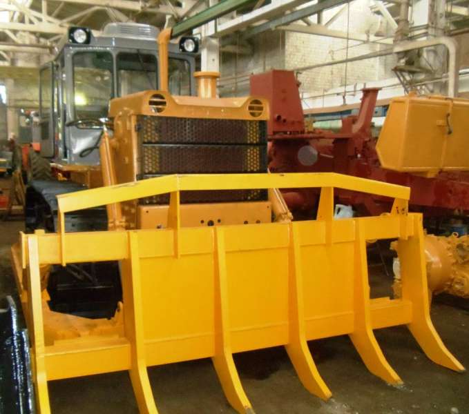 Корчеватель на тракторе чтз Т-170, бульдозер