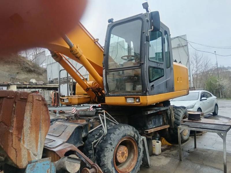Экскаватор колёсный Hyundai R200W-7