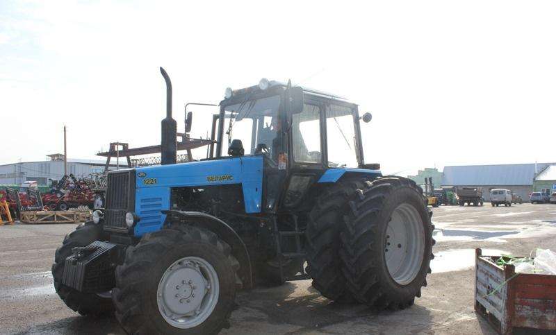 Трактор мтз-1221