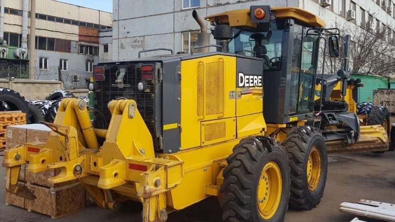 Грейдер John Deere 672G