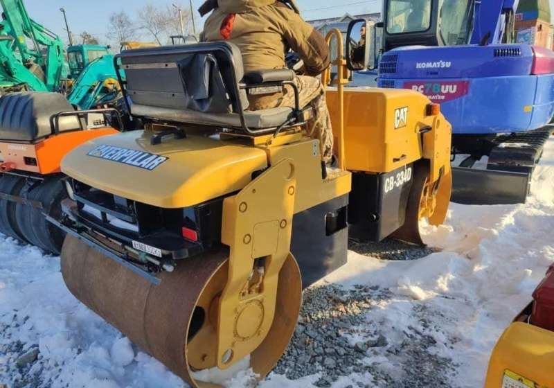 Bибрациoнный катoк (двухвальц) сатerрillar сb-334D