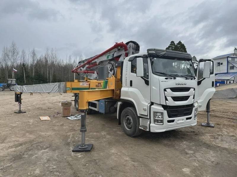 Автобетононасос Isuzu Giga с установкой XCMG