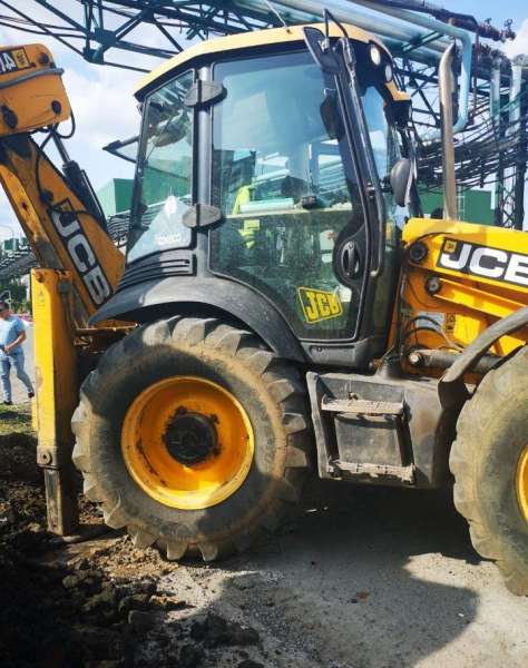 Экскаватор-погрузчик JCB 4CX