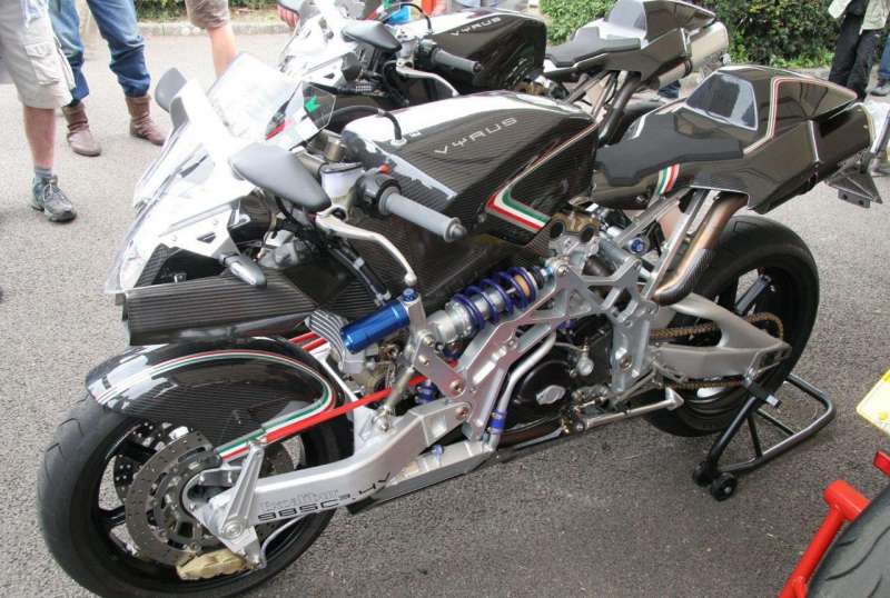 Мотоцикл vyrus 985